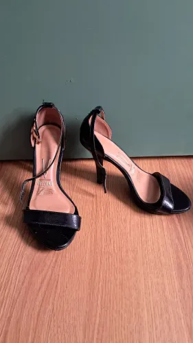 Sandália salto alto vizzano número 36