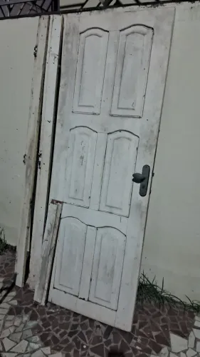 PORTA COM FECHADURA