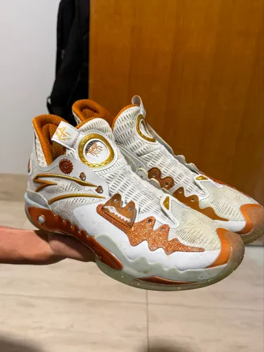 Kyrie Irving ANTA Shockwave 5 gold