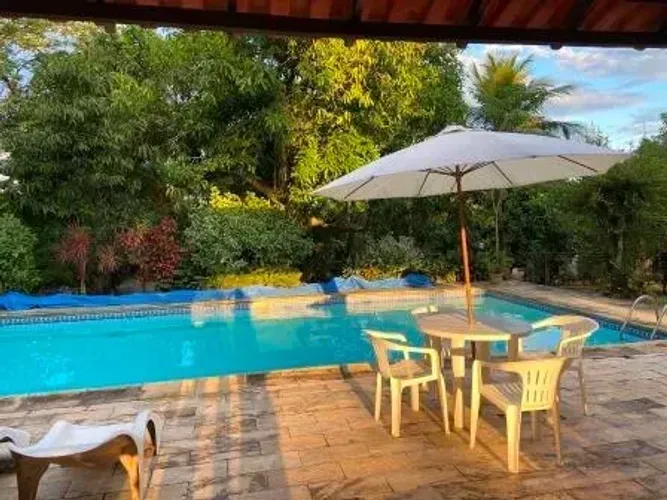 Lindo Sítio com piscina, campo de futebol e 03 quartos!
