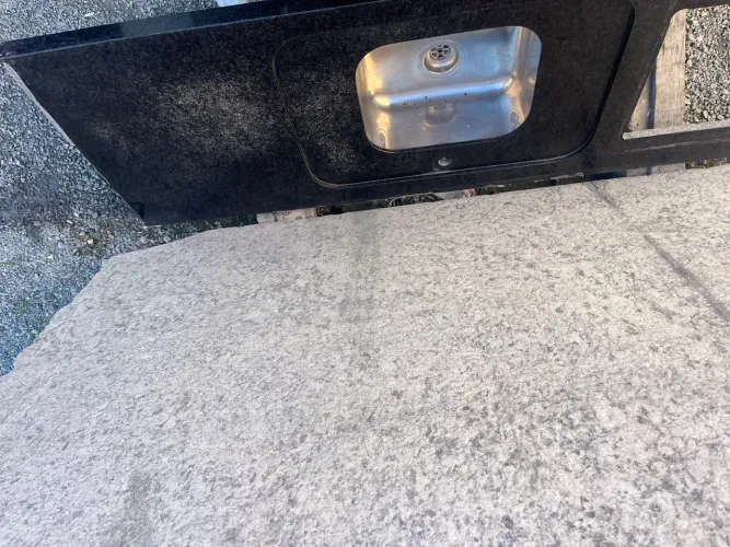 Bancada para pia de cozinha com granito preto São Gabriel tamanho 1,90x60