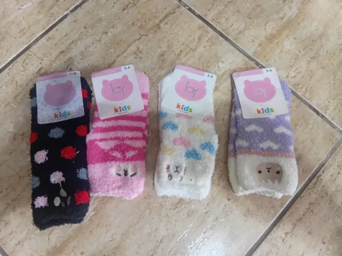 VENDO MEIA INF PELÚCIA TAMANHO 3/6. 7/10