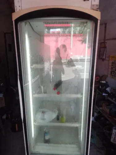 Cervejeira Expositora Vertical com Porta de Vidro - Até -6°C