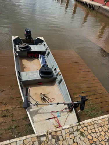 VENDO BARCO DE ALUMÍNIO 4 METROS COM CARRETINHA PERSONALIZADA
