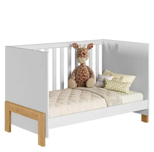 Berço que vira mini cama fantasia com grade removível.