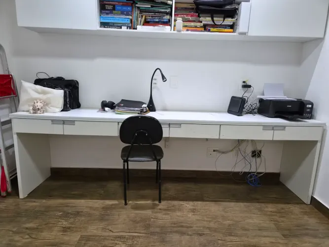 Bancada em MDF com 6 gavetas para quarto, escritório ou sala.s 