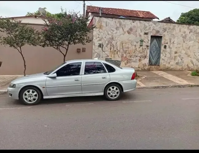 Chevrolet Vectra CD 2.2 16V / 2.0 16V Mec./aut. 2002