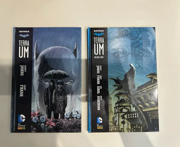 HQs Batman Terra Um (Volumes 1 e 2)