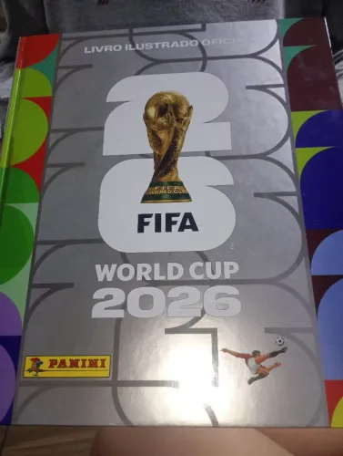 Álbum de capa dura tem 170 figurinhas 