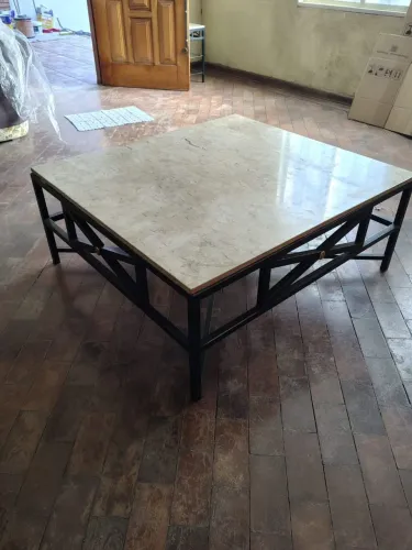 Mesa de centro tampo de mármore
