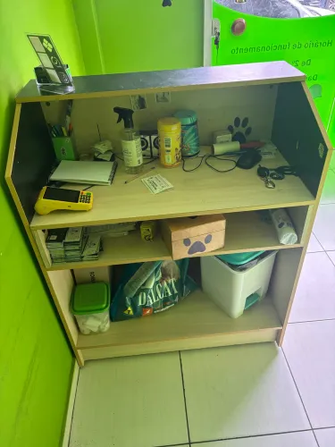 Balcão recepção + Estante