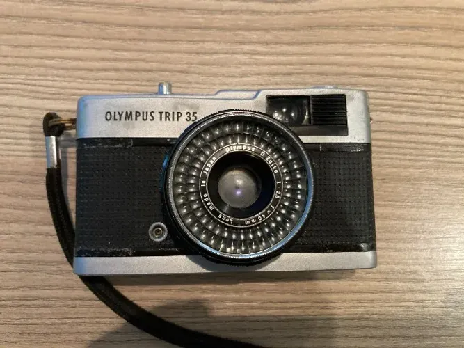 Câmera analógica Olympus Trip 35