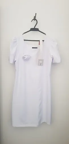Vestido branco para festa.