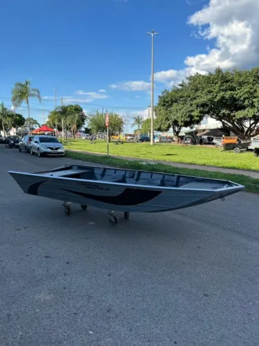 Barco alumínio naval com suporte para varas - 4, 5 e 6 metros