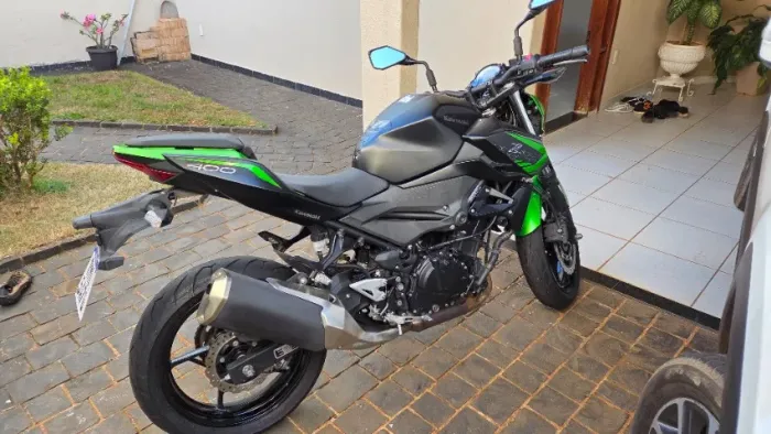 Kawasaki Z400 - Único Dono