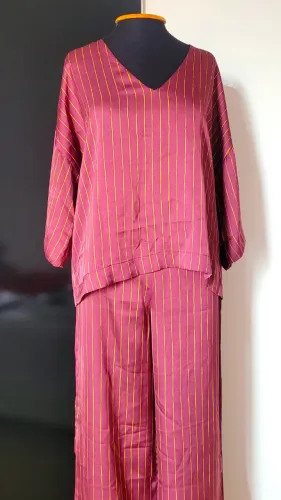 Conjunto Risca de Giz Marsala: Calça Pantalona e Blusa Soltinha, Veste 40, Seminovo