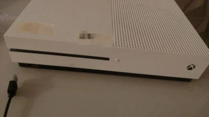 Xbox One S 1TB Semi Novo com 2 Controles Originais e Caixa