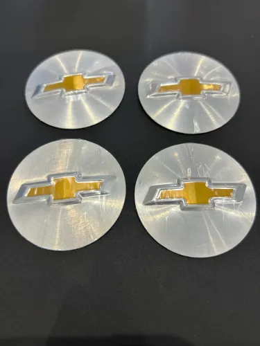 Emblema Para Calota Chevrolet Gm 51mm  Logo Alumínio Prateado E Logo Dourado