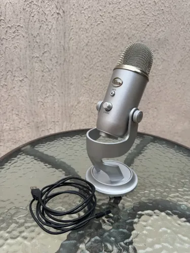 Microfone Profissional Blue Yeti USB - Qualidade de Estúdio em Casa