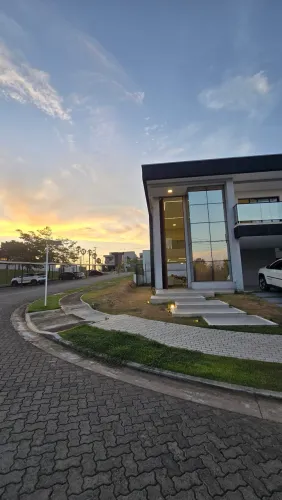 Casa de Esquina Porteira Fechada no Terras Alphaville Ceará | Ao Lado do Clube e Área Verd
