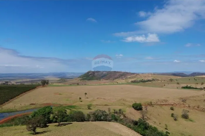 FAZENDA À VENDA EM CAJURU/SP 218 HECTARES DUPLA APTIDÃO