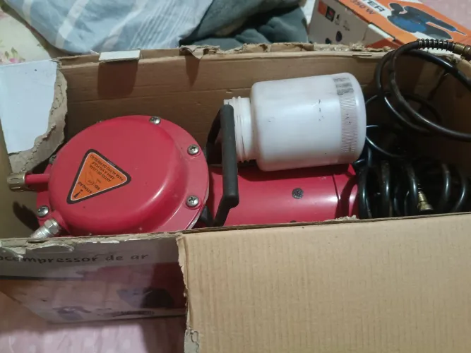 Motocompressor de Ar Direto Schulz Air Plus + Kit de Pintura (Na Caixa)