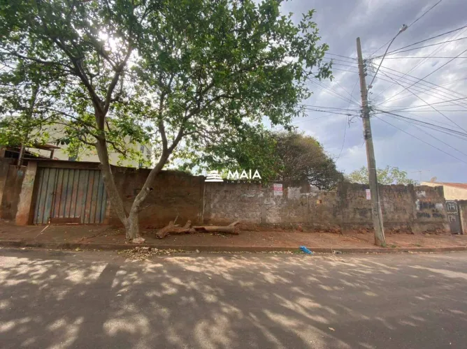 Terreno à venda no Santa Maria