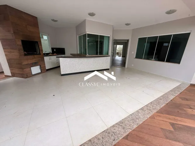 Sobrado em Condomínio no Nova Uberlândia, Uberlândia - 350m², 4 suítes, 4 vagas.