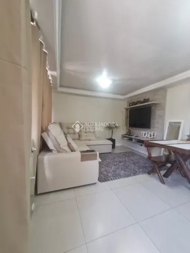 Sobrado à venda no bairro Navegantes com 240 m² e 3 dormitórios/quartos disponíveis.