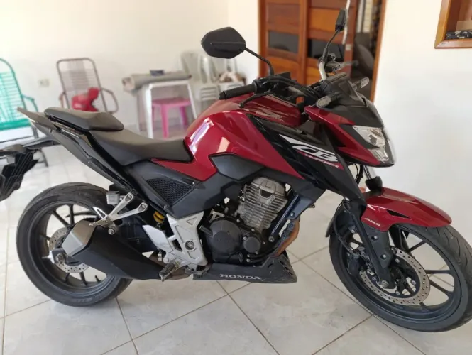 Vendo CB twister 2025 valor 23,800
