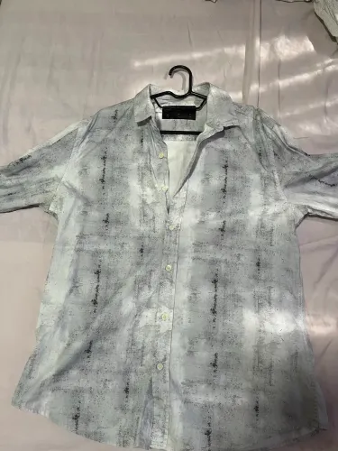 2 camisas sociais, Calvin Klein e uma Canda 