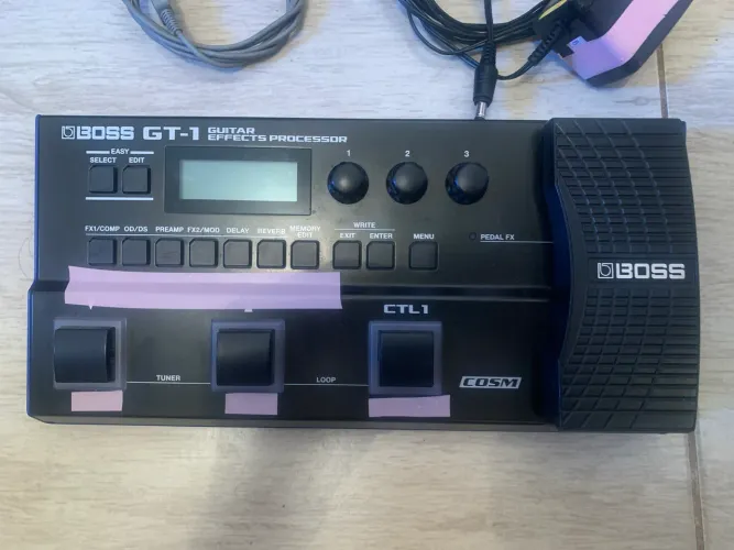 Pedaleira Boss GT-1 (excelente estado)