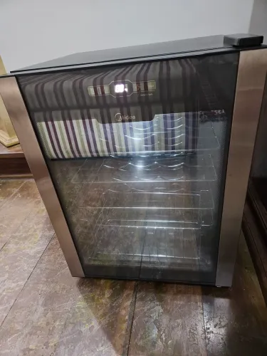 Adega Midea 24 garrafas 