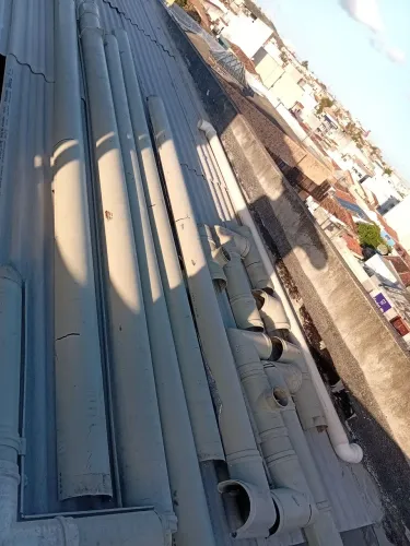 Vendo calhar com 18 m de cumprimento com curvaturas, é braçadeiras, a marca é tigre