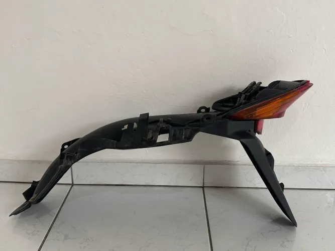 Para-lama traseiro + lanterna Fan 150 09/13