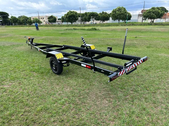 Carretinha rodoviária customizada