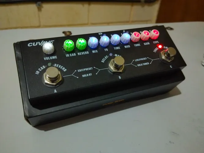 Pedal de Efeitos Cube Baby para Guitarra