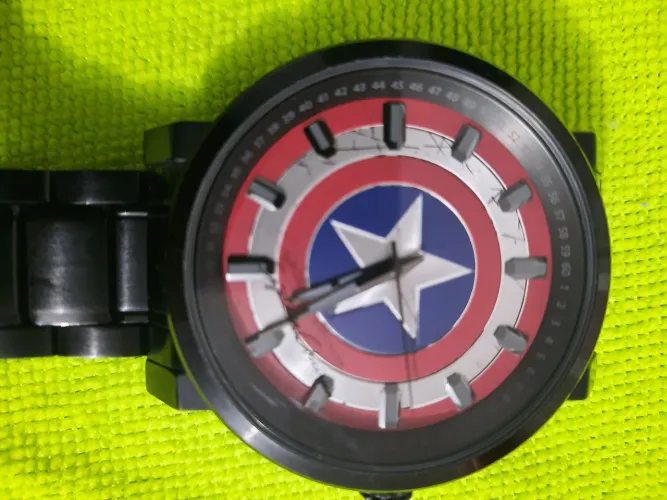 Vendo relógio usado em bom estado da chillibeans coleção da Marvel capitão América