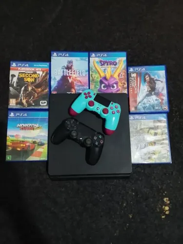 PS4 SLIM 1TB + 6 JOGOS E 2 CONTROLES