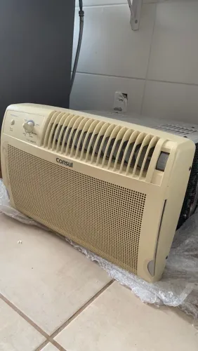 Ar condicionado cônsul, 127V. Funcionando perfeitamente.