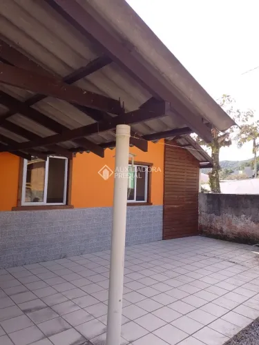 Casa Ribeirão da Ilha (Caiera)
