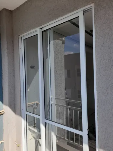 2 Portas de Correr Vidro - Perfil Alumínio