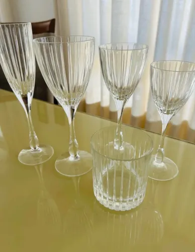 20 taças de cristal ( sendo 4 de cada modelo )