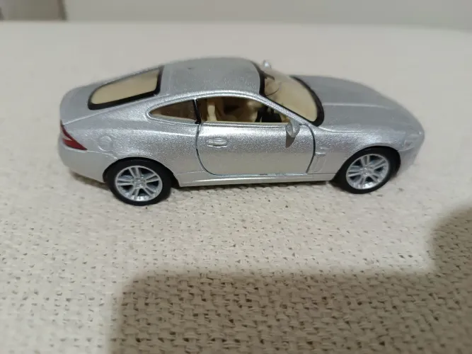 Miniatura Jaguar XK Coupe escala 1/38
