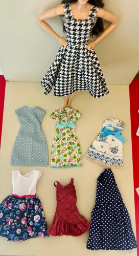 Lote de roupinhas para boneca Barbie