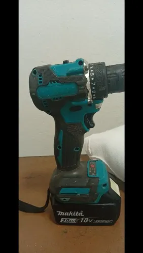 Vende se furadeira Makita profissional 