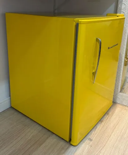 Frigobar Retro amarelo 
