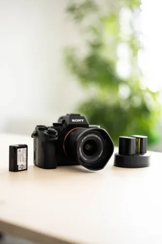 Kit Sony Full Frame: Câmera a7II + Lente Zeiss 55mm 1.8 + Viltrox 20mm