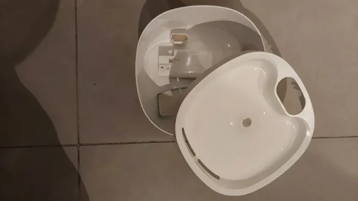 Fonte de água pera gatos