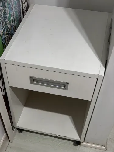 Vendo mesa de cabeceira/de apoio